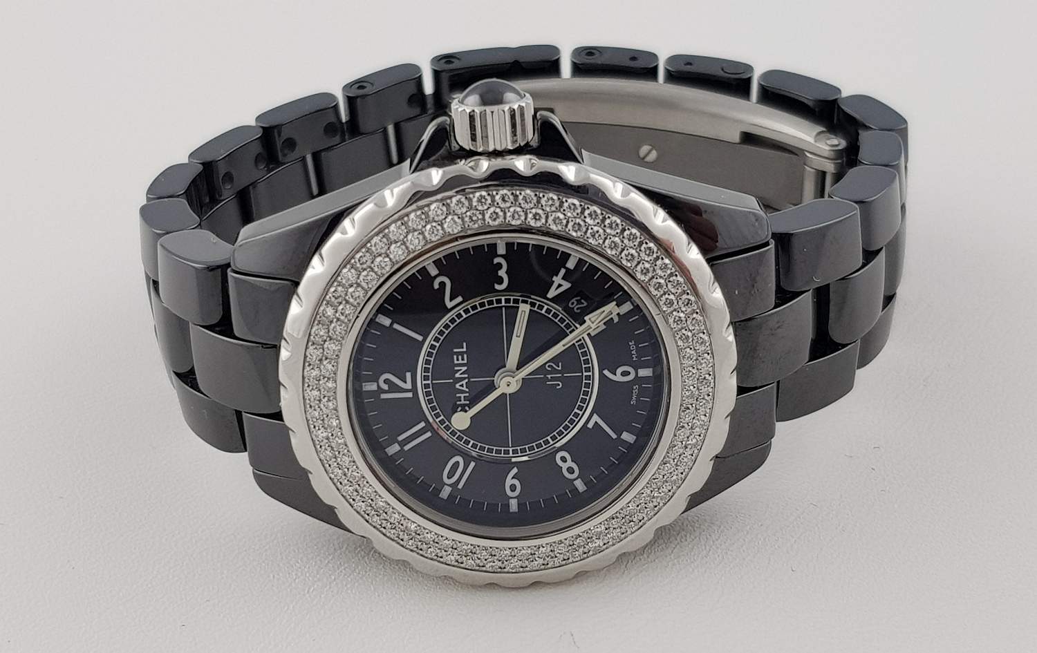 Black Dial, Diamond Bezel, Ceramic on bracelet / Quartz