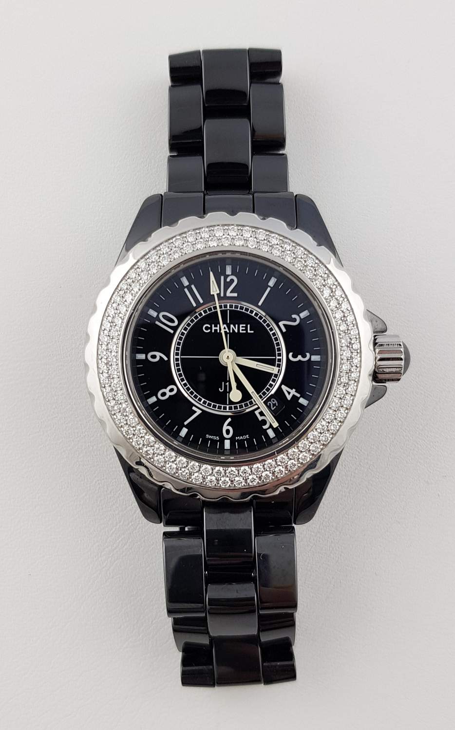 Black Dial, Diamond Bezel, Ceramic on bracelet / Quartz