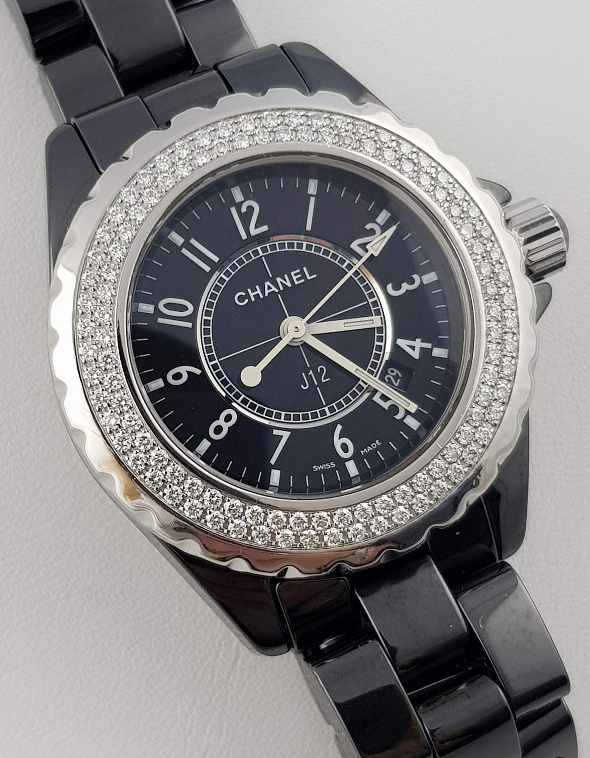 Black Dial, Diamond Bezel, Ceramic on bracelet / Quartz